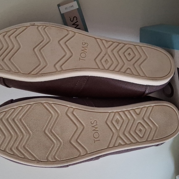 NWT Grey TOMS Size 8 - Picture 3 of 5